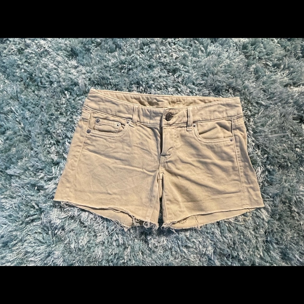 American Eagle tan denim shorts size 2  (0181)